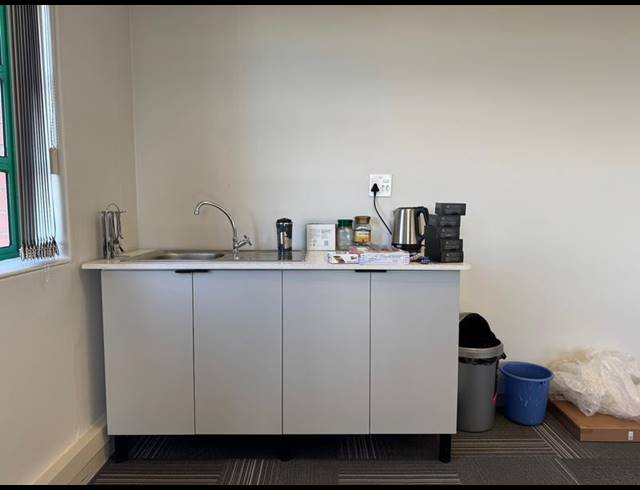 BUSINESS PROPERTY TO RENT IN CLAREMONT